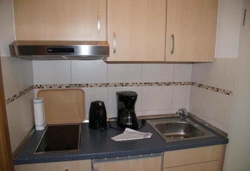 شقة غرفتين, Appartementhaus Berlin