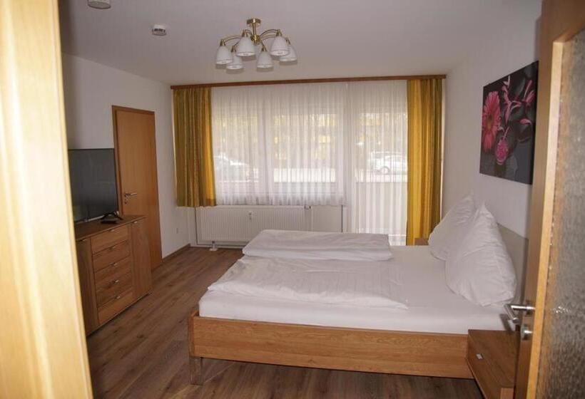 شقة غرفتين, Appartementhaus Berlin