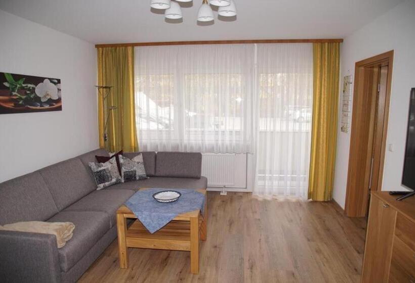 شقة غرفتين, Appartementhaus Berlin