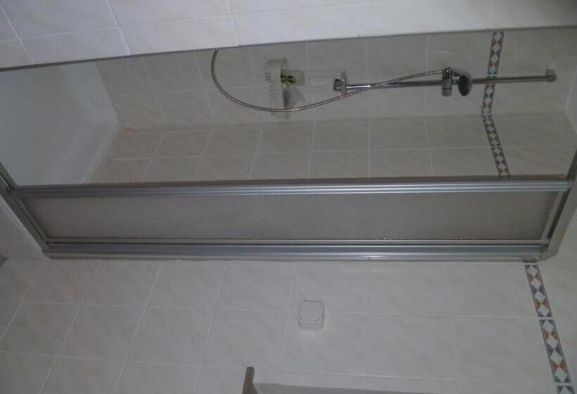 经济房, Guest House Schneider