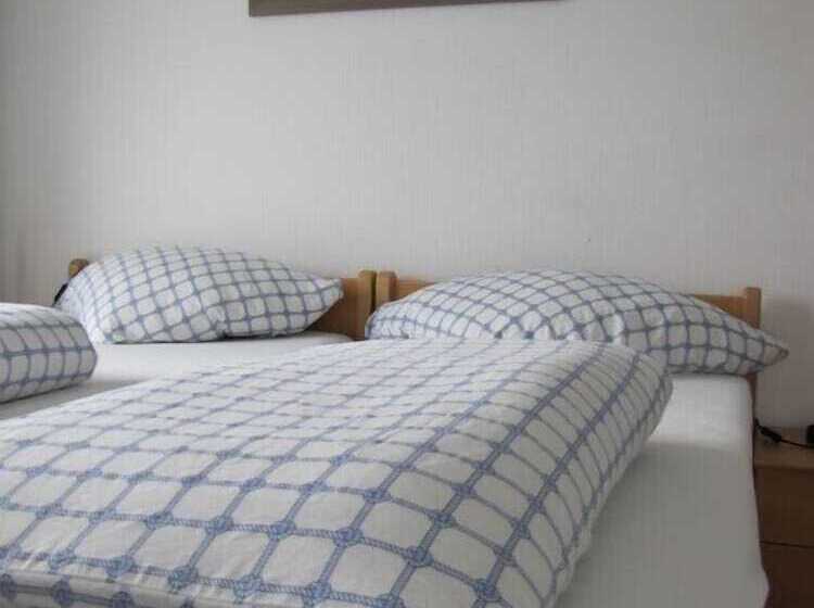 带共用浴室的标准房间, Pension Genat