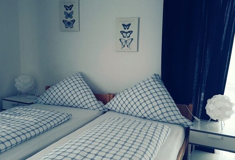 带共用浴室的标准房间, Pension Genat