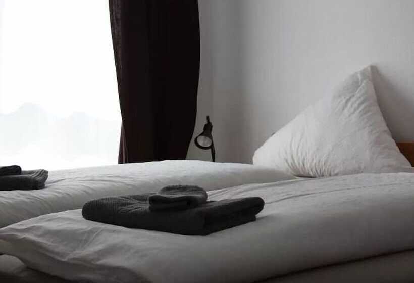 带共用浴室的标准房间, Pension Genat