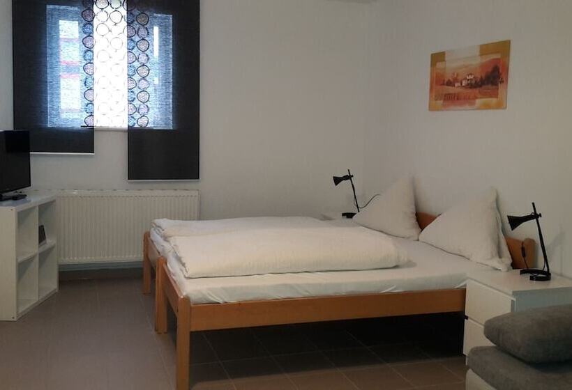 带共用浴室的标准房间, Pension Genat