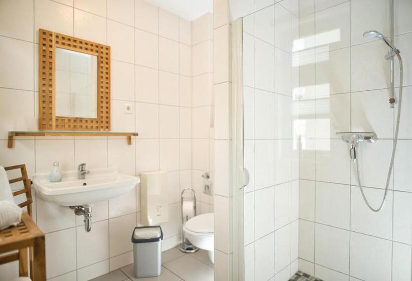 شقة غرفة واحدة, Zum Goldenen Anker