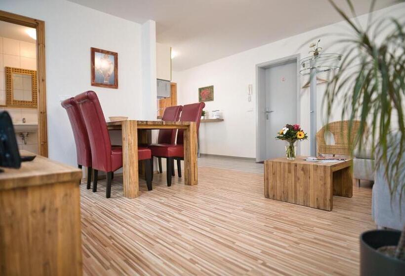 شقة غرفة واحدة, Zum Goldenen Anker