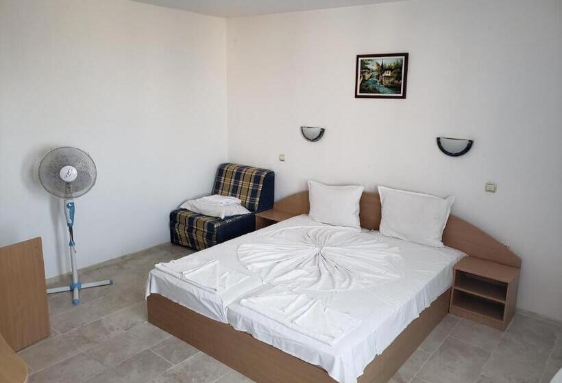 带海景标准四人间, Guest House Evtimov