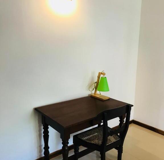 חדר אקונומי, Neli Guests House