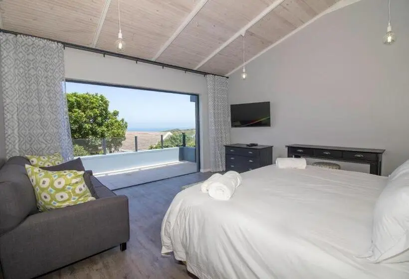 オーシャンビューデラックスルーム, Sky Blue Guest House