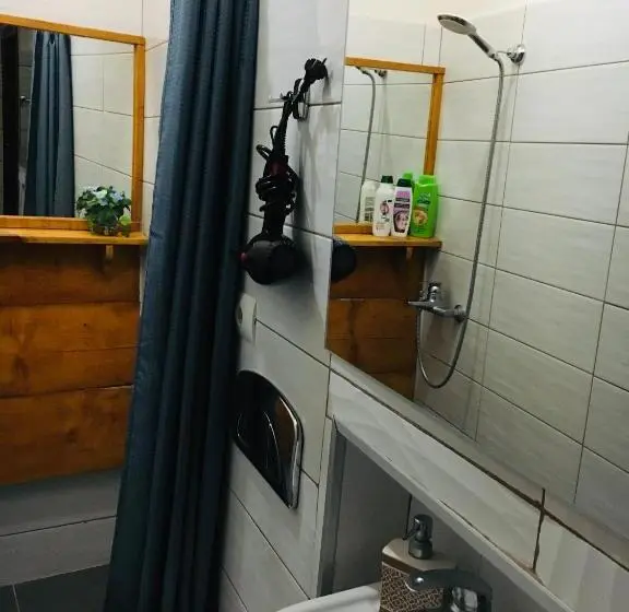 اتاق خانوادگی, Kore Guest House