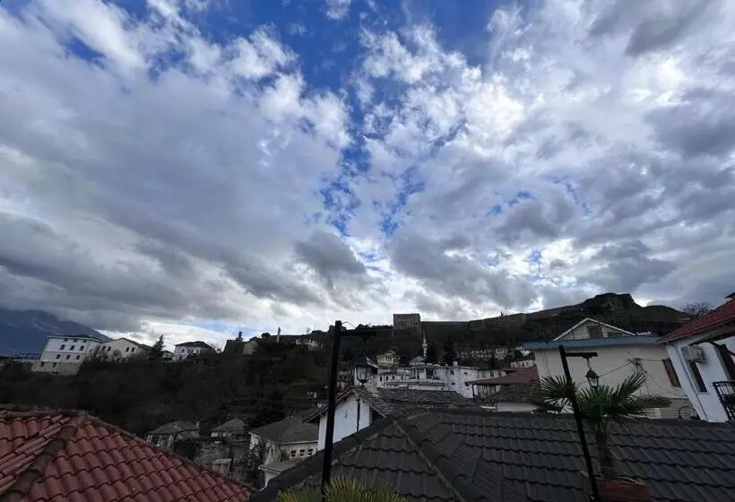 سوییت لوکس, Kore Guest House