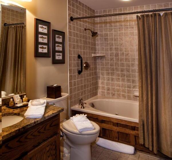 غرفة قياسية سرير كينج, Bob Timberlake Inn At Chetola Resort