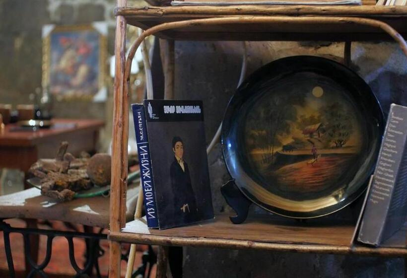 سوییت خانوادگی, Hye Aspet հայ ասպետ