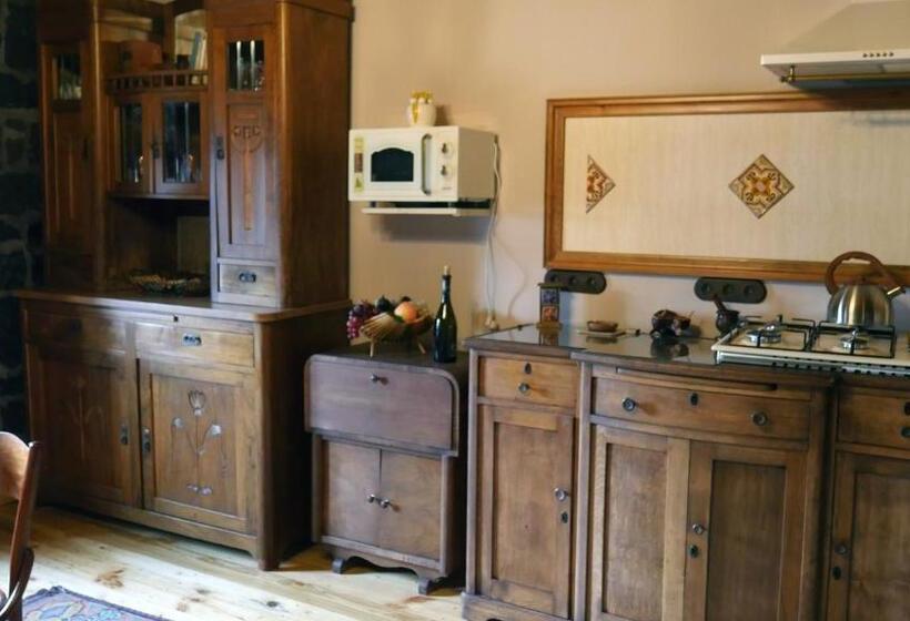 سوییت خانوادگی, Hye Aspet հայ ասպետ