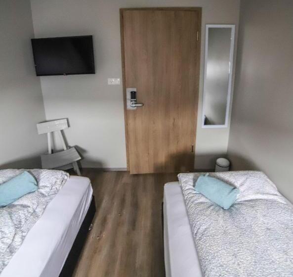 اتاق پایه با سرویس بهداشتی مشترک, Lava Guesthouse