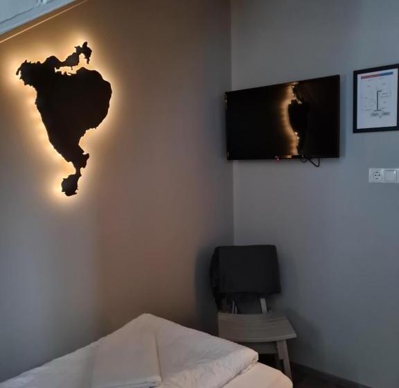 اتاق پایه با سرویس بهداشتی مشترک, Lava Guesthouse