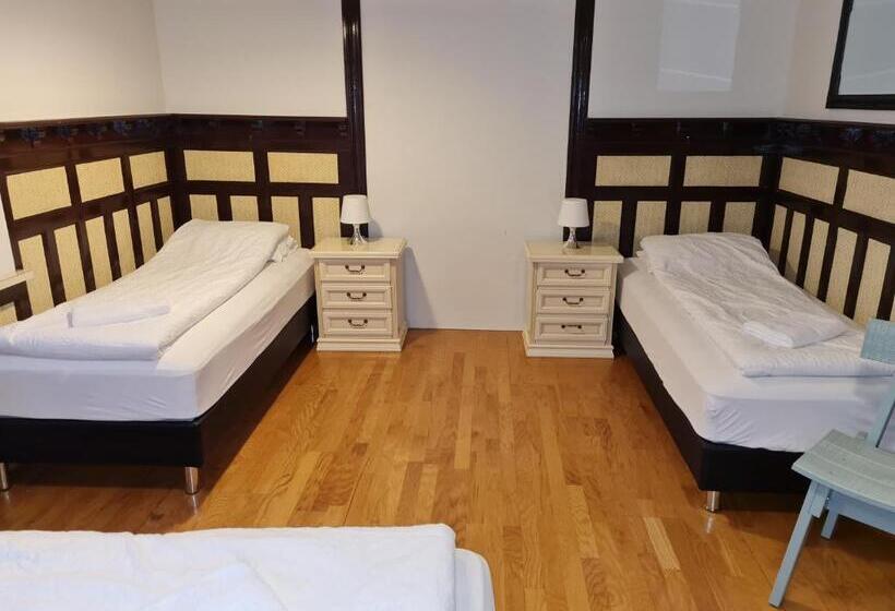 اتاق خانوادگی با سرویس بهداشتی مشترک, Lava Guesthouse