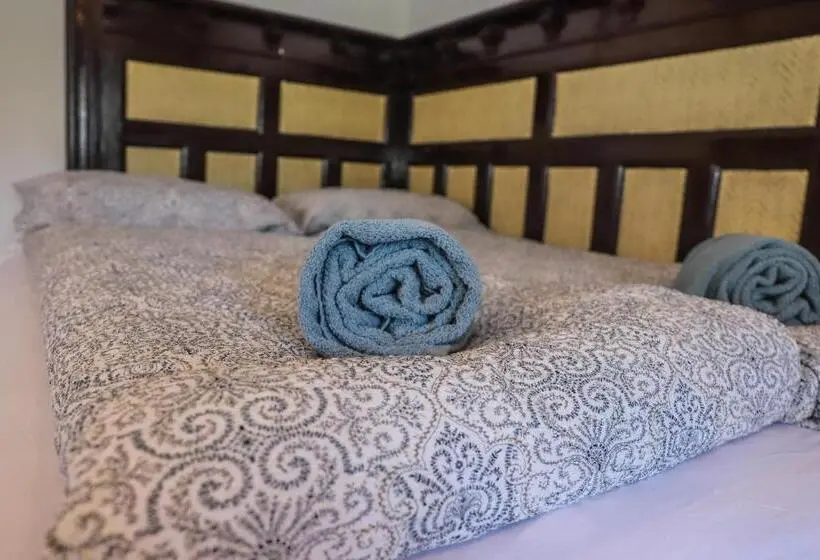 اتاق خانوادگی با سرویس بهداشتی مشترک, Lava Guesthouse