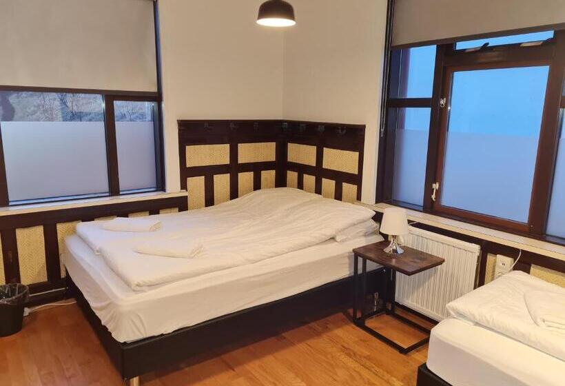 اتاق خانوادگی با سرویس بهداشتی مشترک, Lava Guesthouse