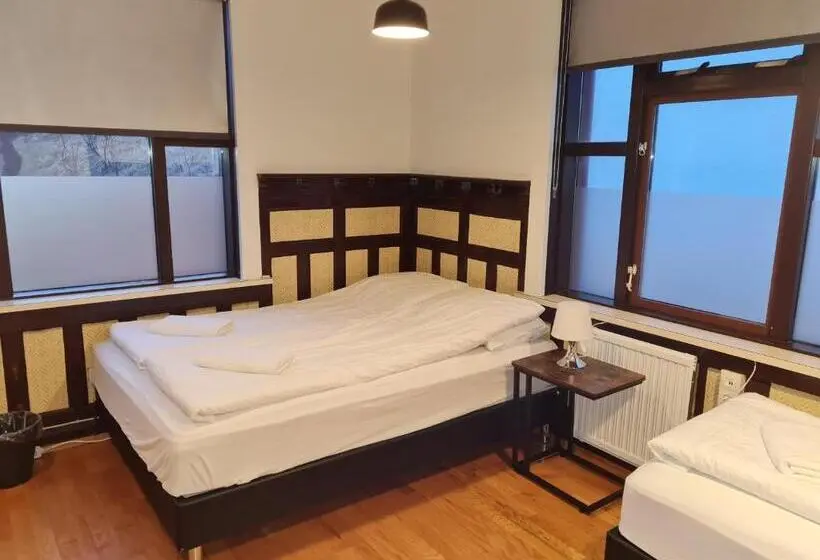اتاق خانوادگی با سرویس بهداشتی مشترک, Lava Guesthouse
