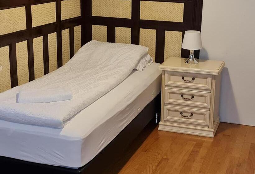 اتاق خانوادگی با سرویس بهداشتی مشترک, Lava Guesthouse