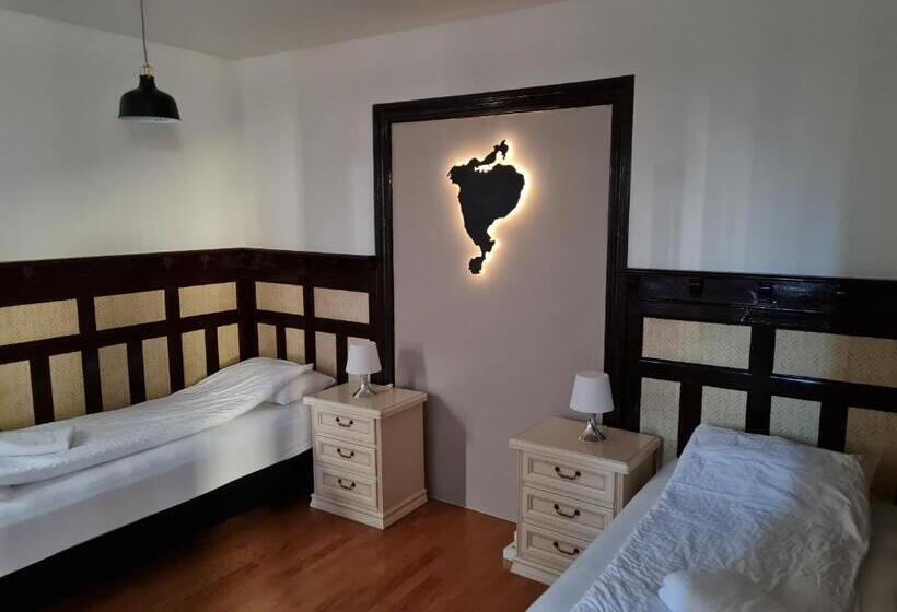 اتاق خانوادگی با سرویس بهداشتی مشترک, Lava Guesthouse