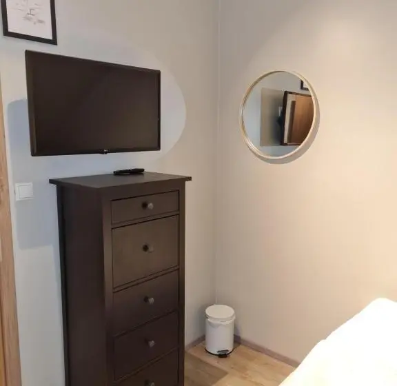 اتاق استاندارد با سرویس بهداشتی مشترک, Lava Guesthouse