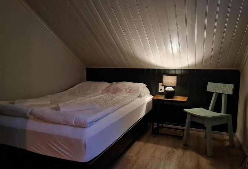 اتاق استاندارد با سرویس بهداشتی مشترک, Lava Guesthouse