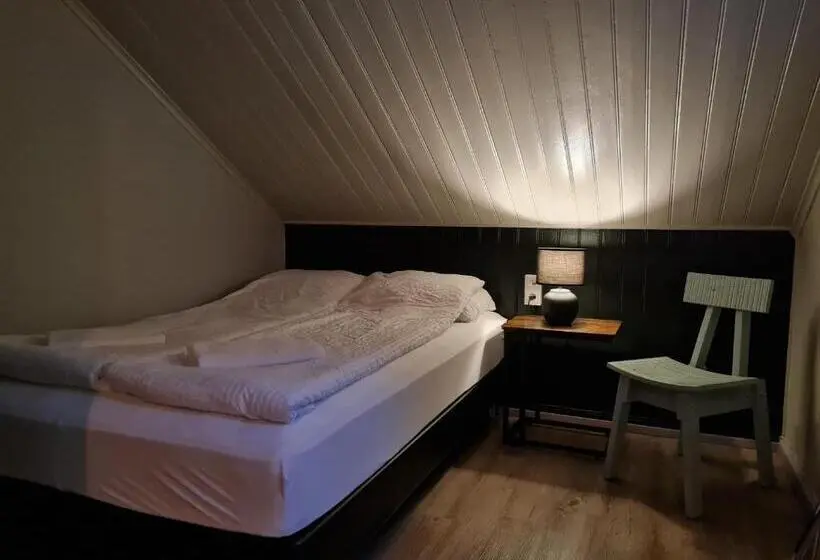 اتاق استاندارد با سرویس بهداشتی مشترک, Lava Guesthouse