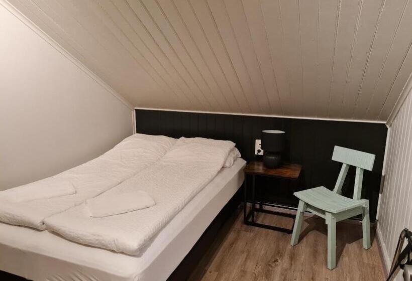 اتاق استاندارد با سرویس بهداشتی مشترک, Lava Guesthouse