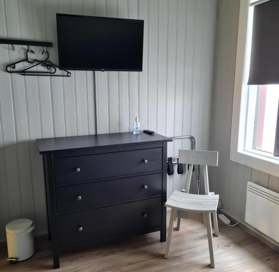 اتاق استاندارد سه تخته با سرویس بهداشتی مشترک, Lava Guesthouse