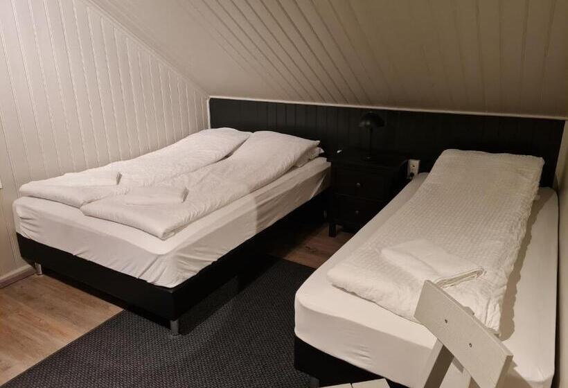 اتاق استاندارد سه تخته با سرویس بهداشتی مشترک, Lava Guesthouse