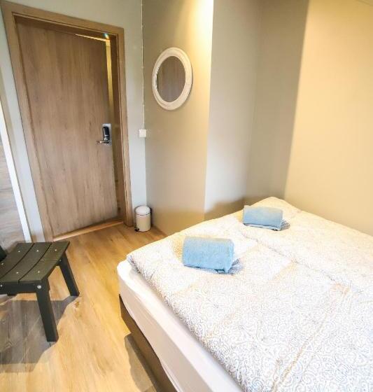 اتاق پایه با سرویس بهداشتی مشترک, Lava Guesthouse