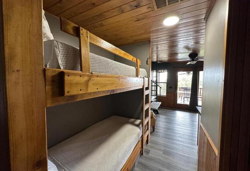 סוויטה, Canyon Lakeview Resort