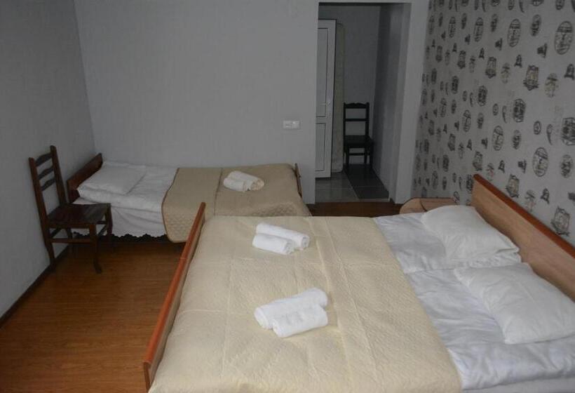 اتاق استاندارد سه نفره, Guest House Lashmina