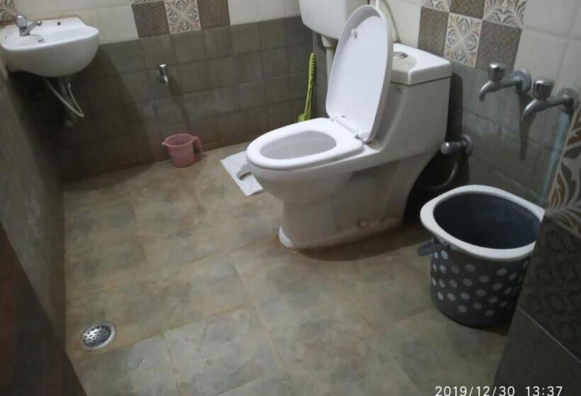 Standardrum, Radha Deo Guest House