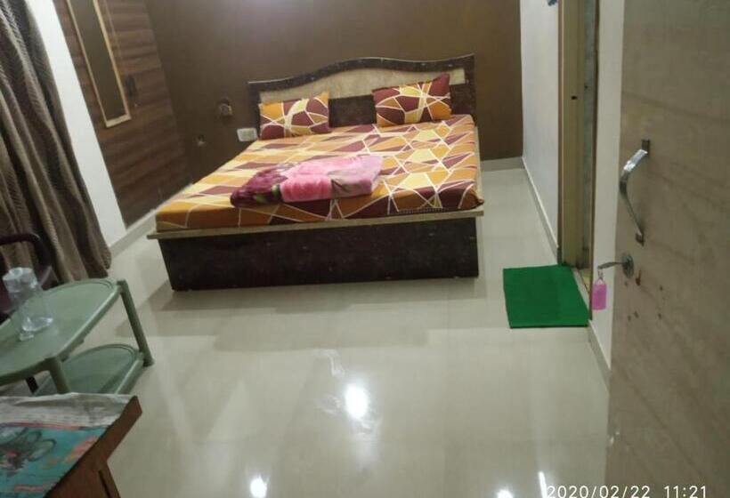 اتاق لوکس, Radha Deo Guest House