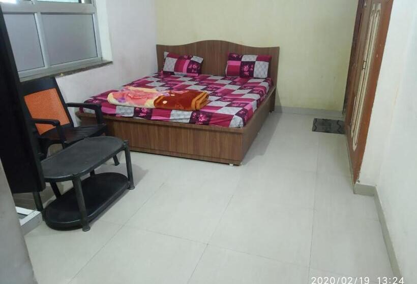 Deluxe Rum, Radha Deo Guest House