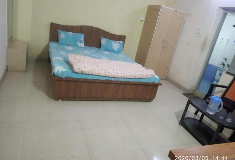 Deluxe Rum, Radha Deo Guest House