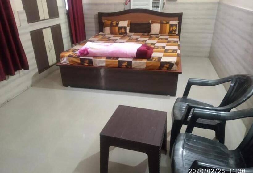 اتاق لوکس, Radha Deo Guest House