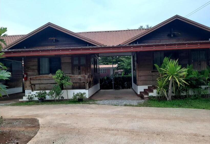 Fyrbädds Standardrum, Maan Mork Khao Kho