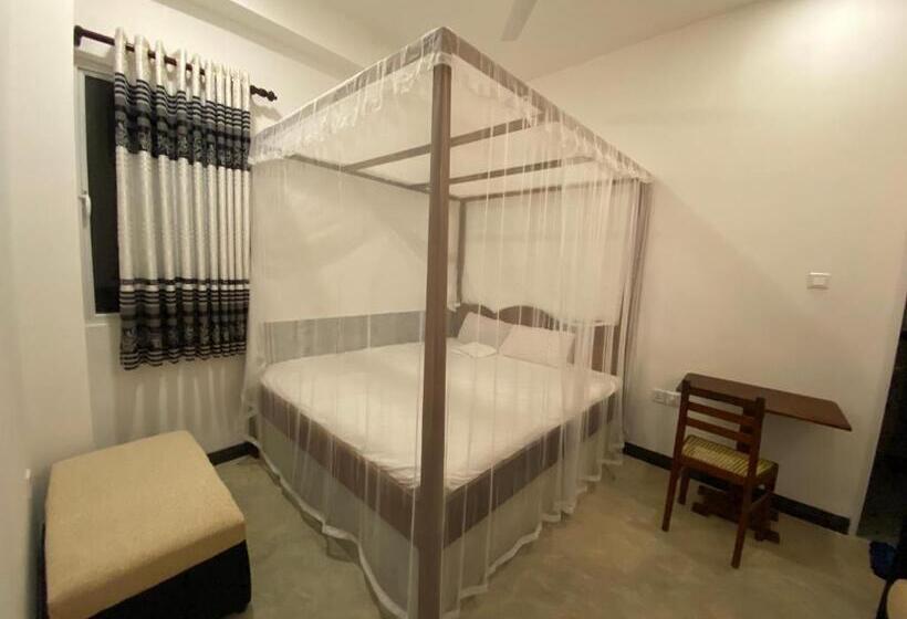 デラックスルーム, Royal Ace Unawatuna