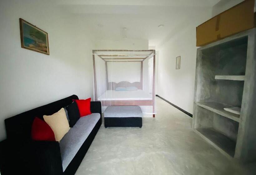 デラックスルーム, Royal Ace Unawatuna