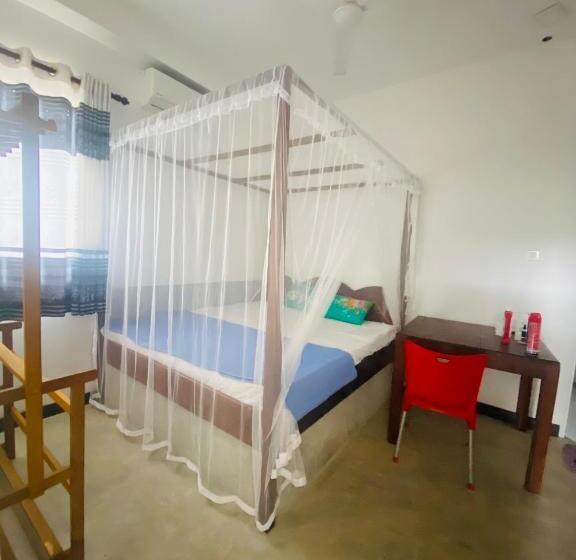 デラックスルーム, Royal Ace Unawatuna