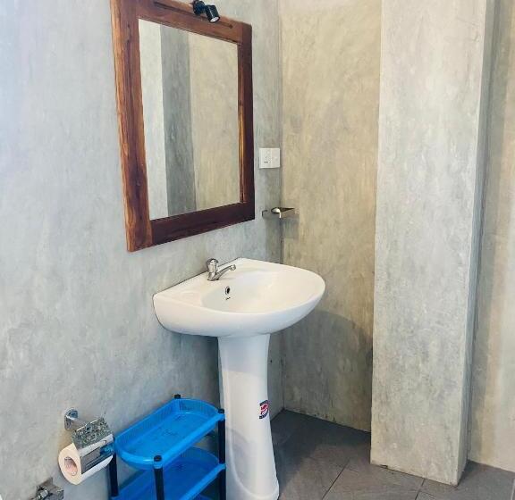 デラックスルーム, Royal Ace Unawatuna