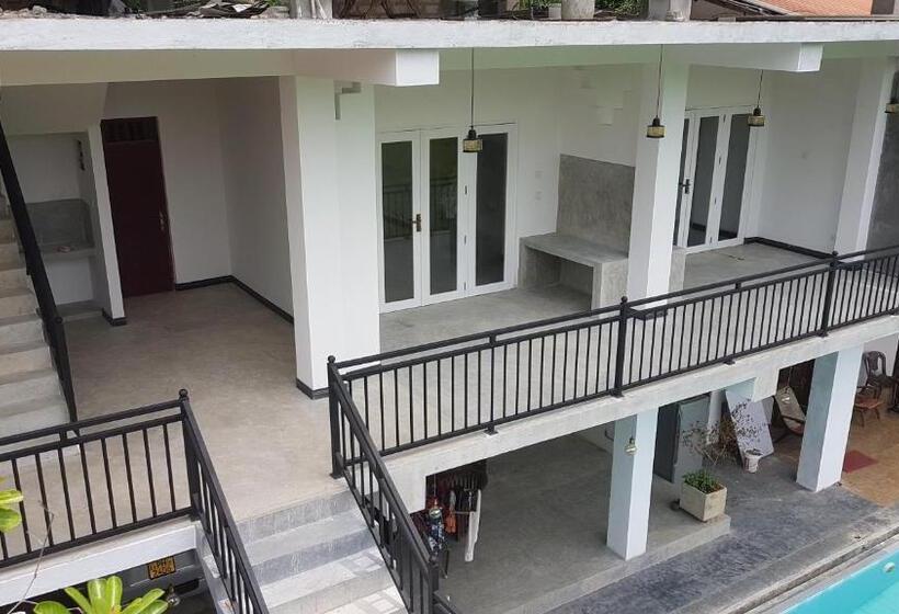 デラックスルーム, Royal Ace Unawatuna