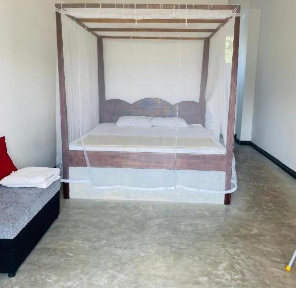 デラックスルーム, Royal Ace Unawatuna