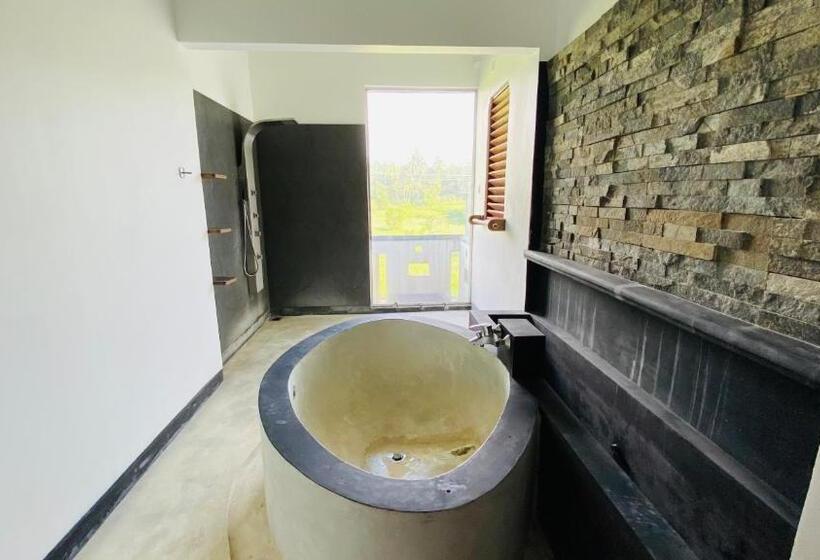 スーペリアファミリールーム, Royal Ace Unawatuna