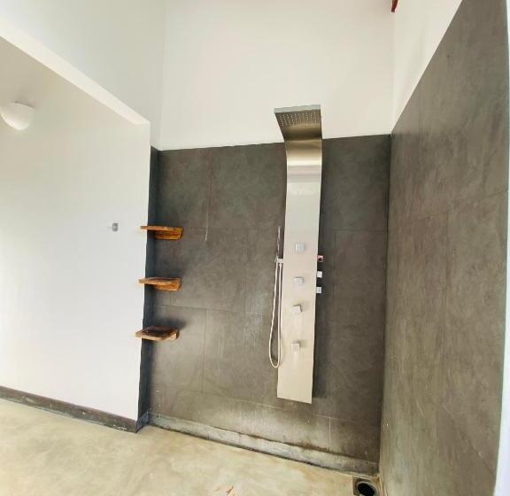 スーペリアファミリールーム, Royal Ace Unawatuna