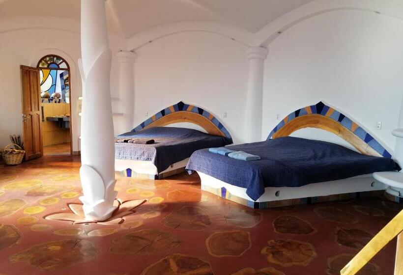 سوییت خانوادگی, Hostal Las Olas